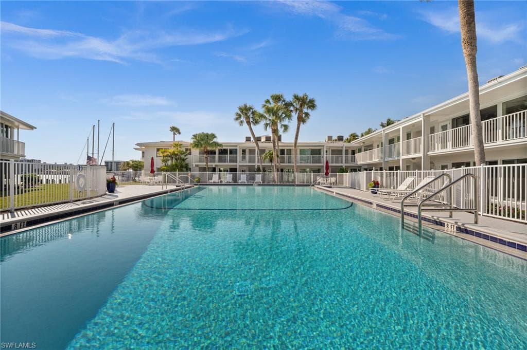 342 Harbour Dr, Naples, FL 34103-18