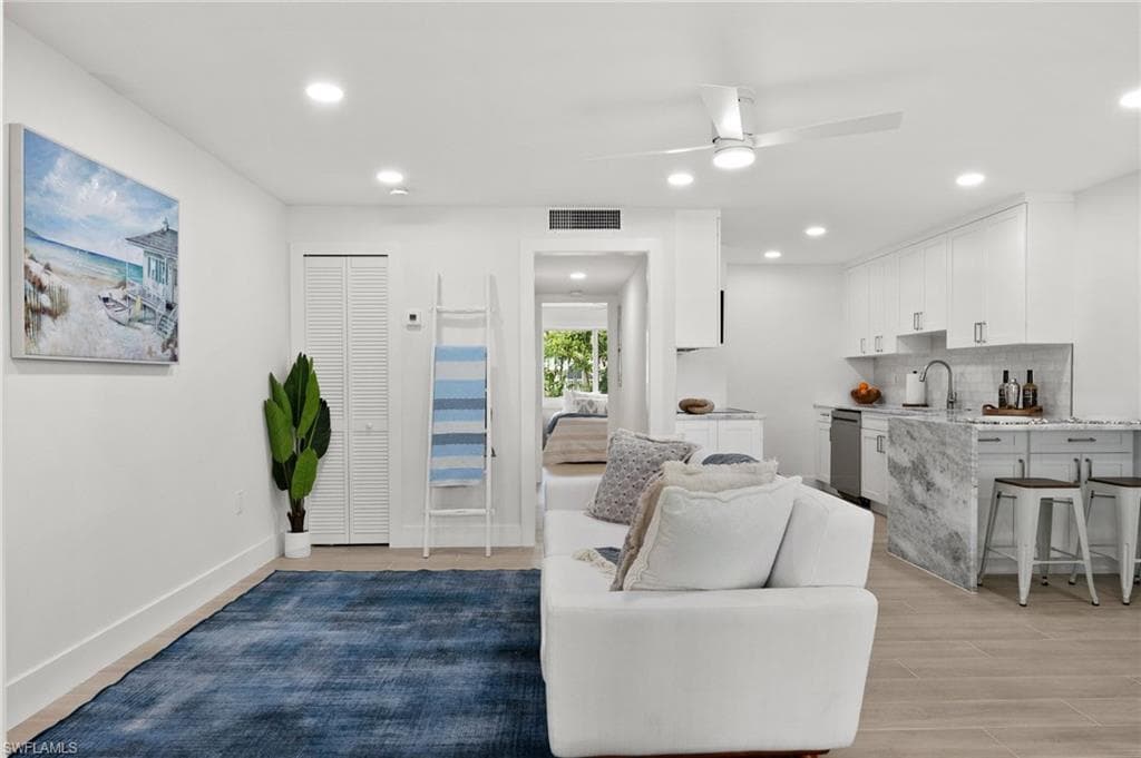 342 Harbour Dr, Naples, FL 34103-1