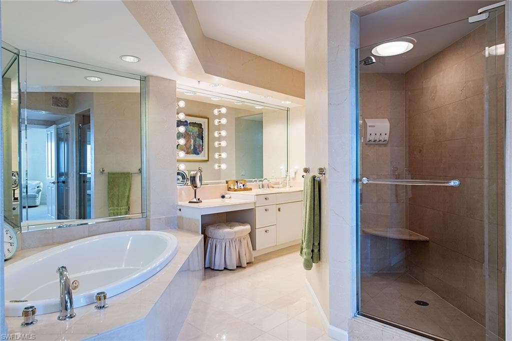 8231 Bay Colony Dr 403, Naples, FL 34108-13