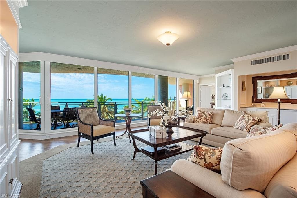 8231 Bay Colony Dr 403, Naples, FL 34108-2