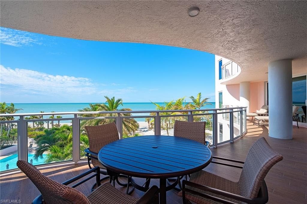 8231 Bay Colony Dr 403, Naples, FL 34108-3