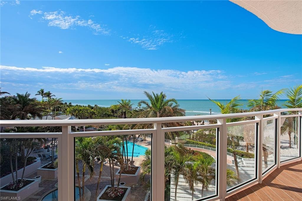 8231 Bay Colony Dr 403, Naples, FL 34108-4