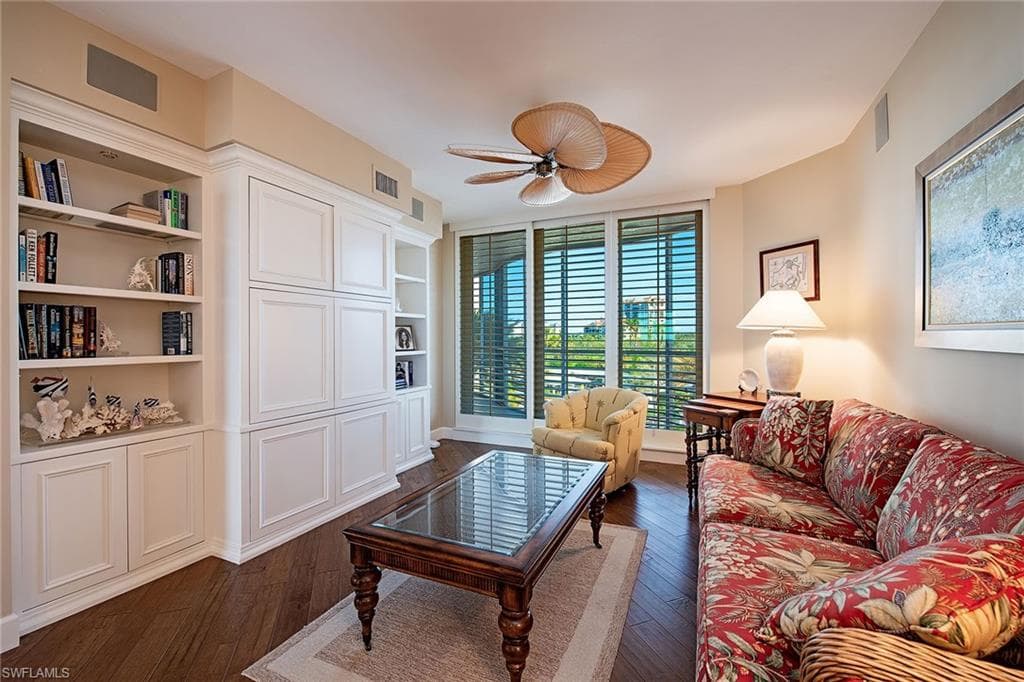 8231 Bay Colony Dr 403, Naples, FL 34108-5