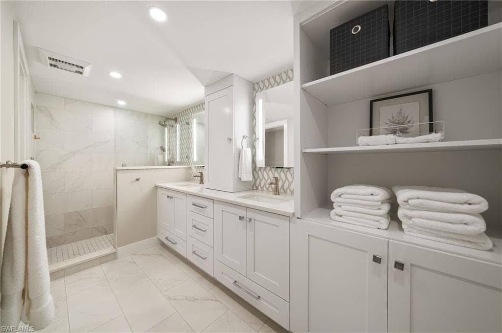 3483 Gulf Shore Blvd N 106, Naples, FL 34103-23