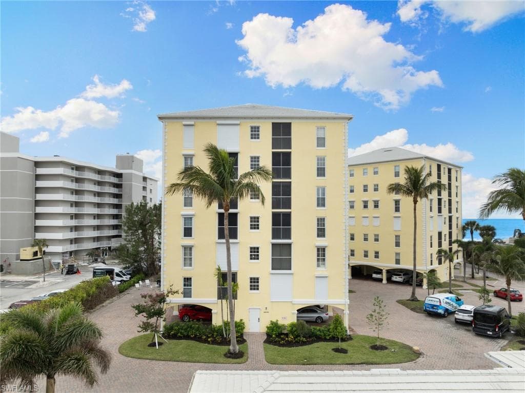 3483 Gulf Shore Blvd N 106, Naples, FL 34103-40