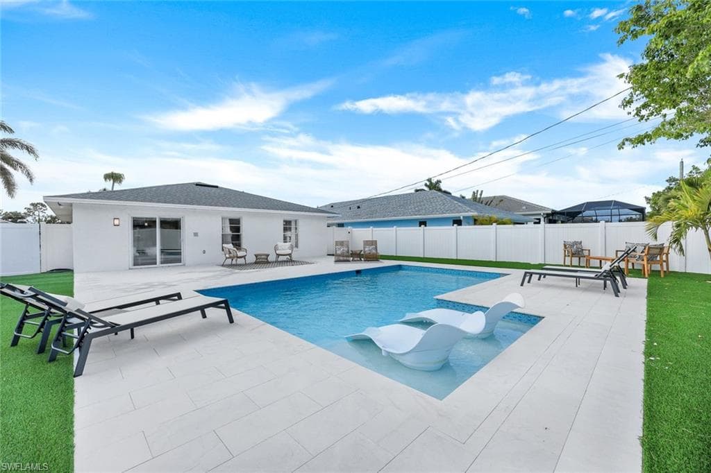 639 98th Ave N, Naples, FL 34108-20