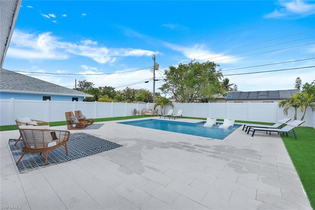 639 98th Ave N, Naples, FL 34108-21