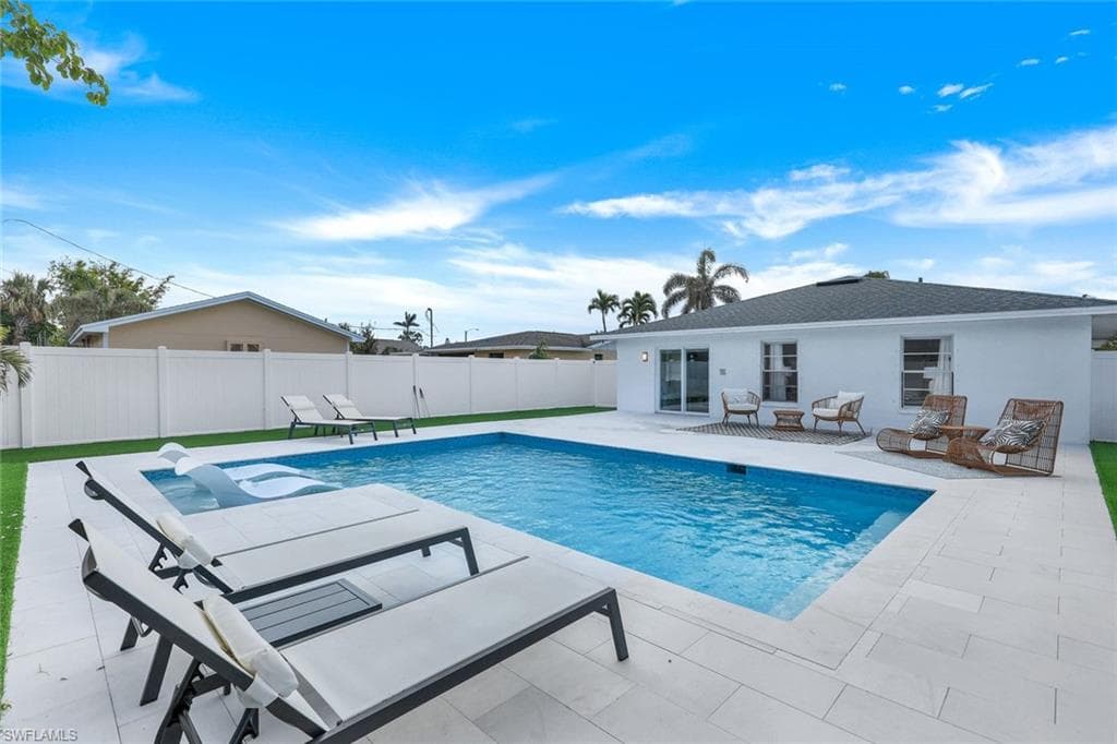 639 98th Ave N, Naples, FL 34108-22