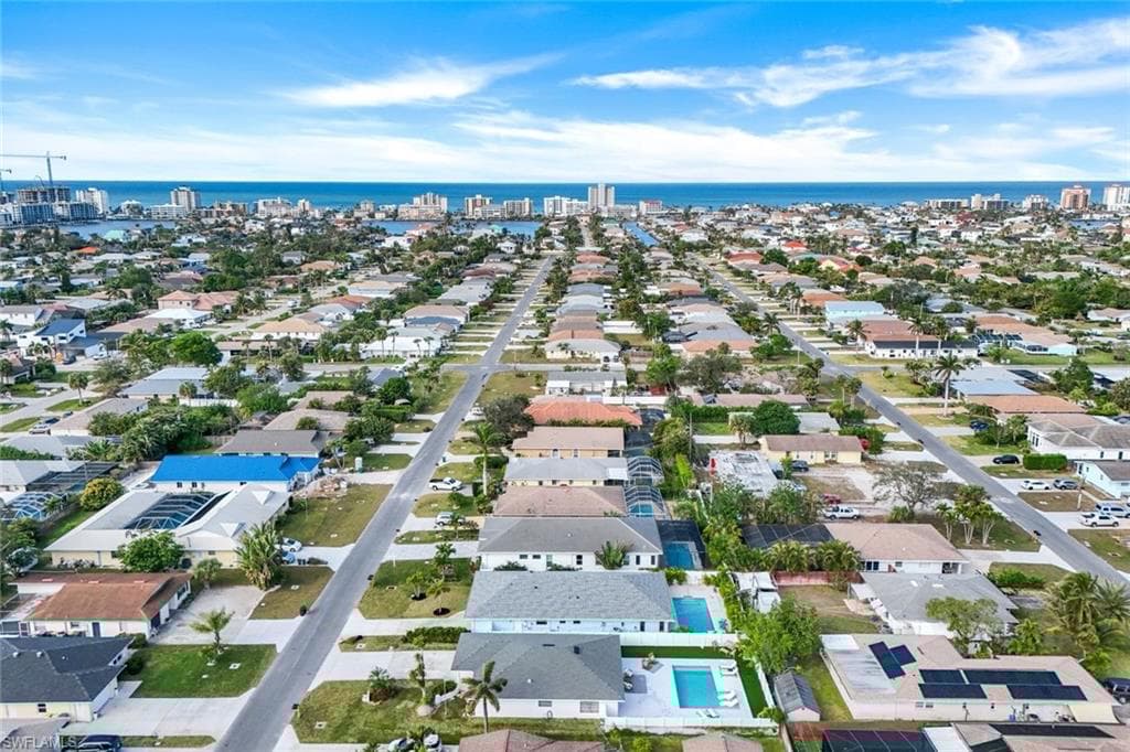 639 98th Ave N, Naples, FL 34108-28