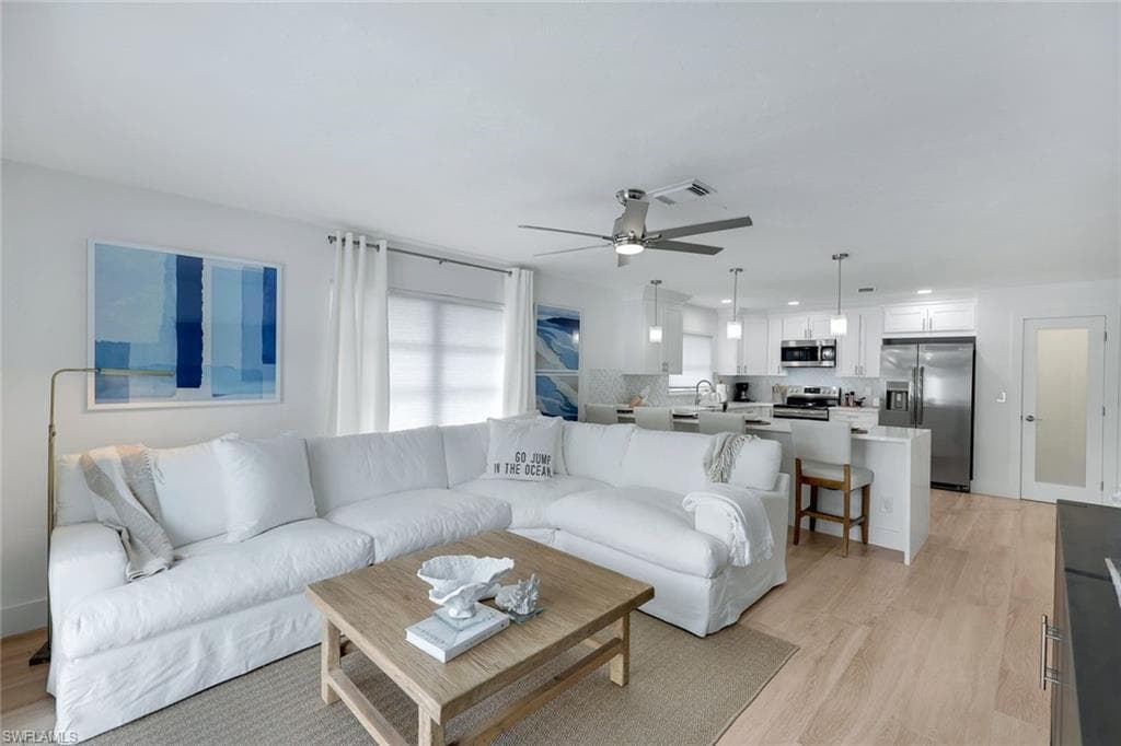 639 98th Ave N, Naples, FL 34108-3