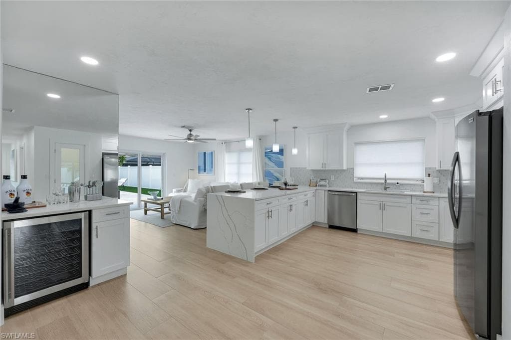 639 98th Ave N, Naples, FL 34108-4