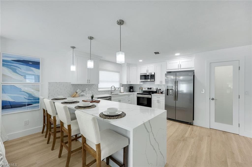 639 98th Ave N, Naples, FL 34108-4