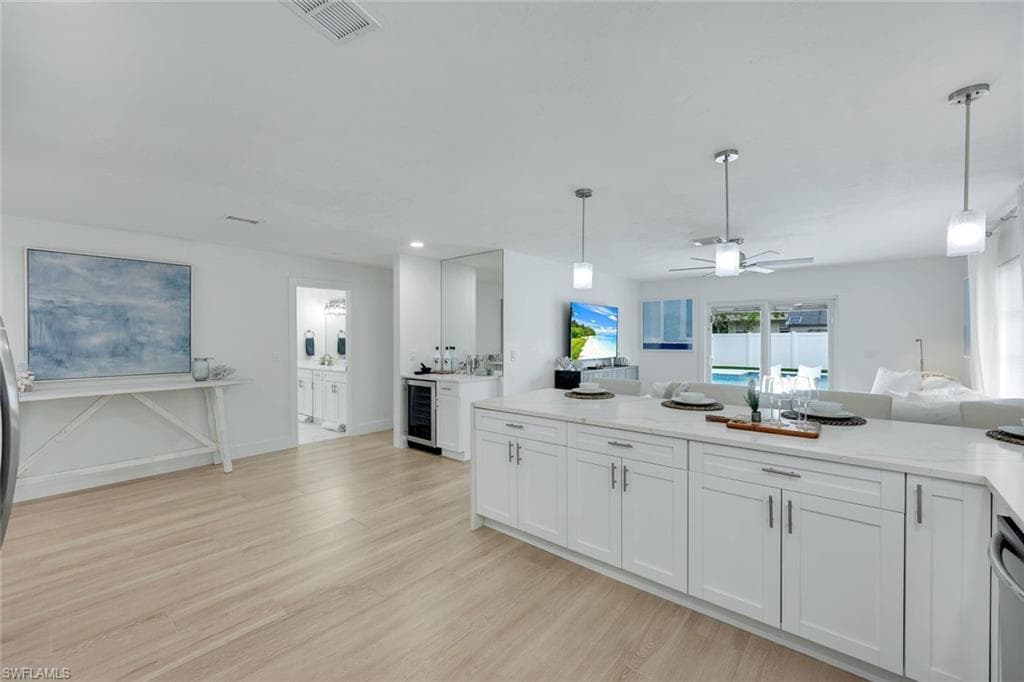 639 98th Ave N, Naples, FL 34108-8