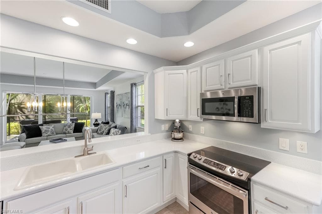7849 Hawthorne Dr 802, Naples, FL 34113-13