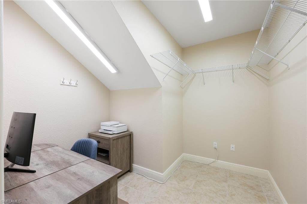 7849 Hawthorne Dr 802, Naples, FL 34113-34
