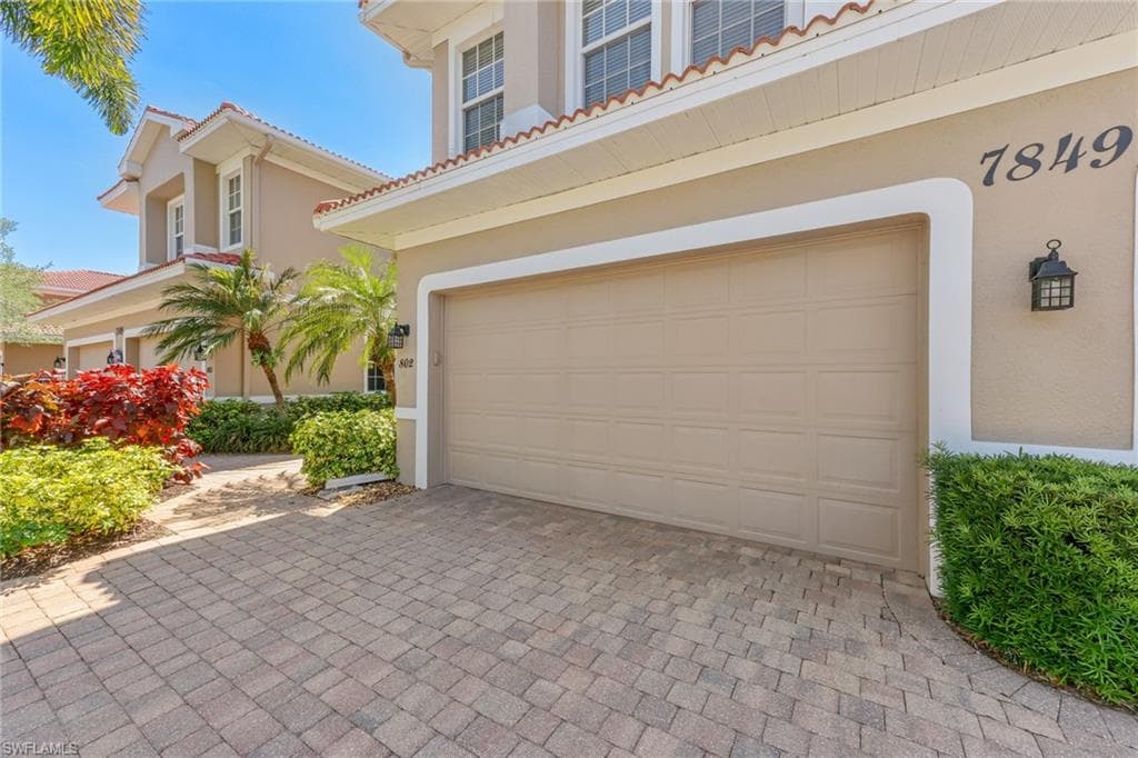 7849 Hawthorne Dr 802, Naples, FL 34113-39