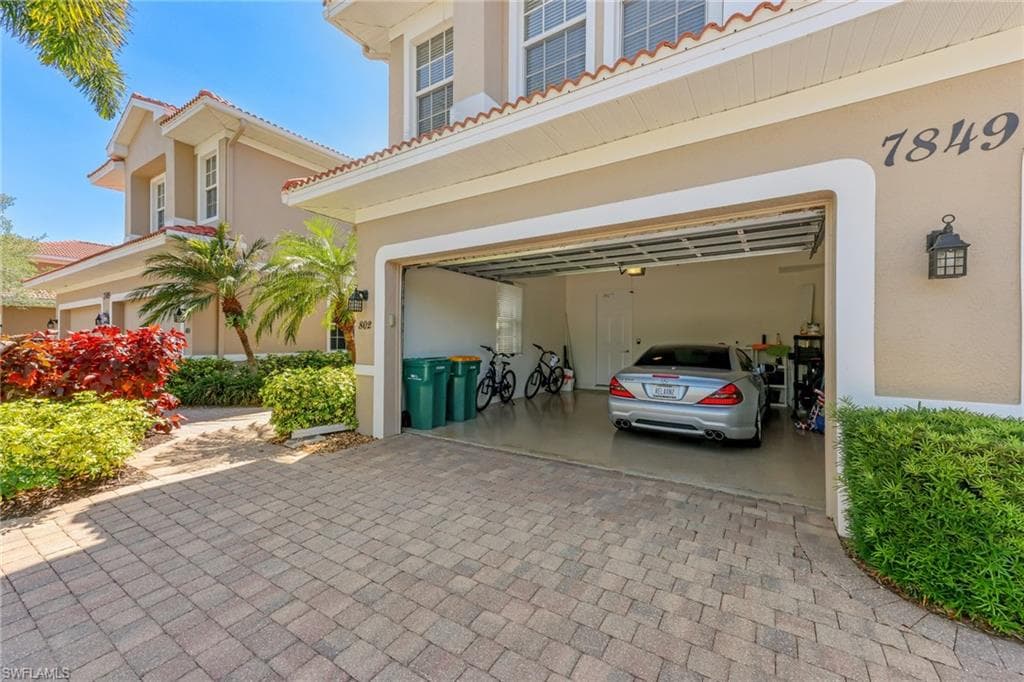 7849 Hawthorne Dr 802, Naples, FL 34113-40