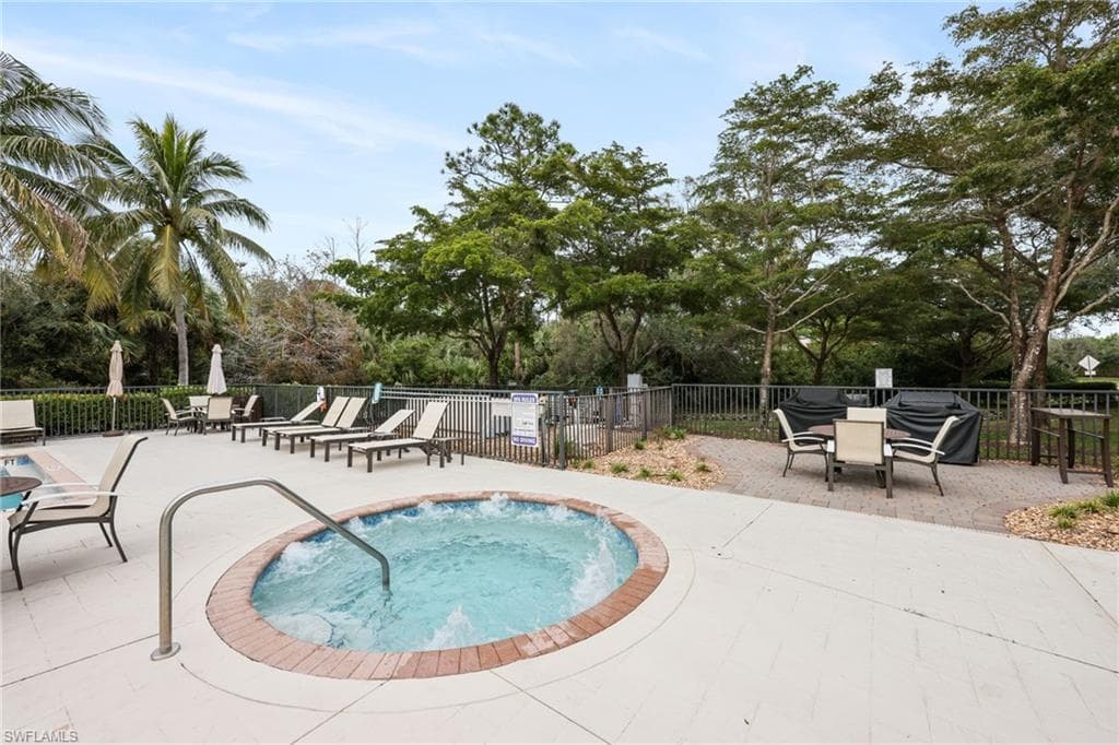 7849 Hawthorne Dr 802, Naples, FL 34113-45