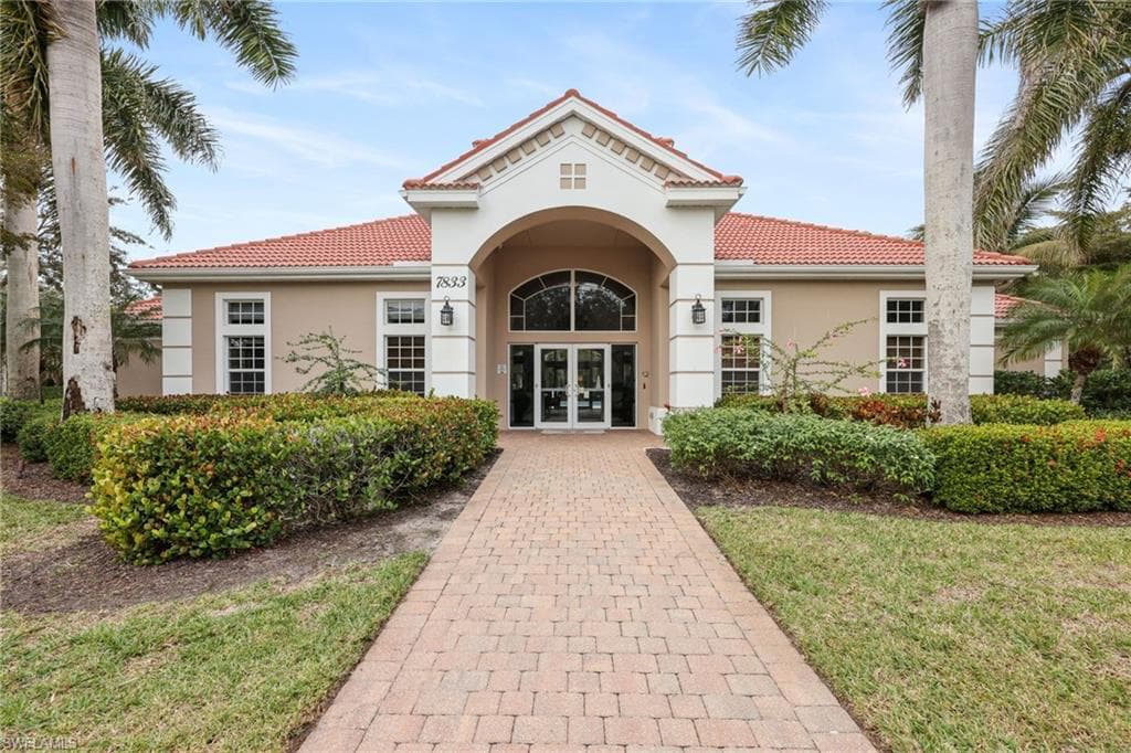 7849 Hawthorne Dr 802, Naples, FL 34113-48