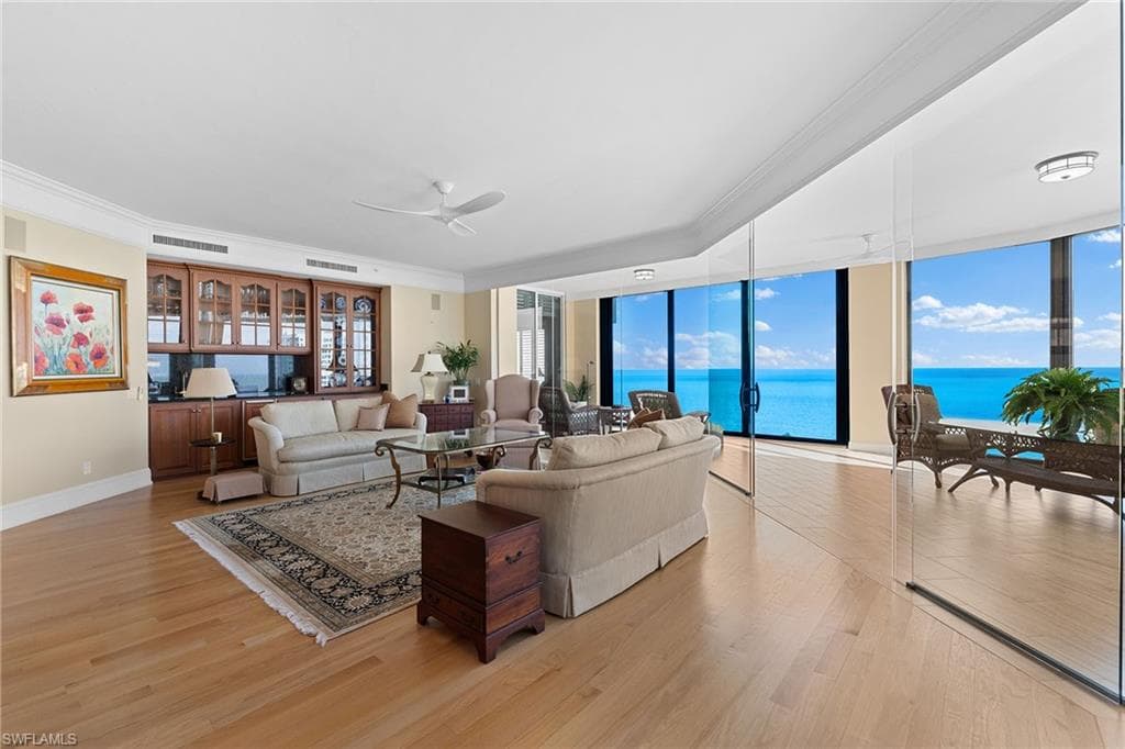81 Seagate Dr 1103, Naples, FL 34103-11