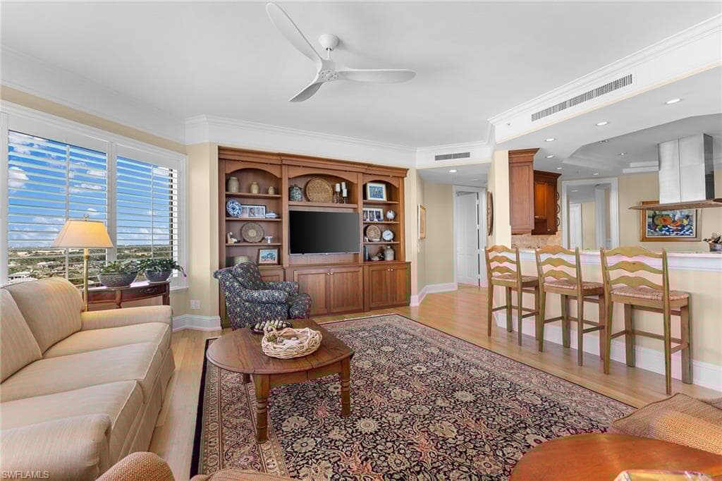 81 Seagate Dr 1103, Naples, FL 34103-15