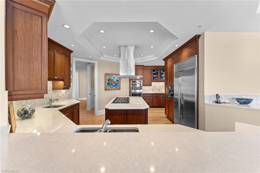 81 Seagate Dr 1103, Naples, FL 34103-17