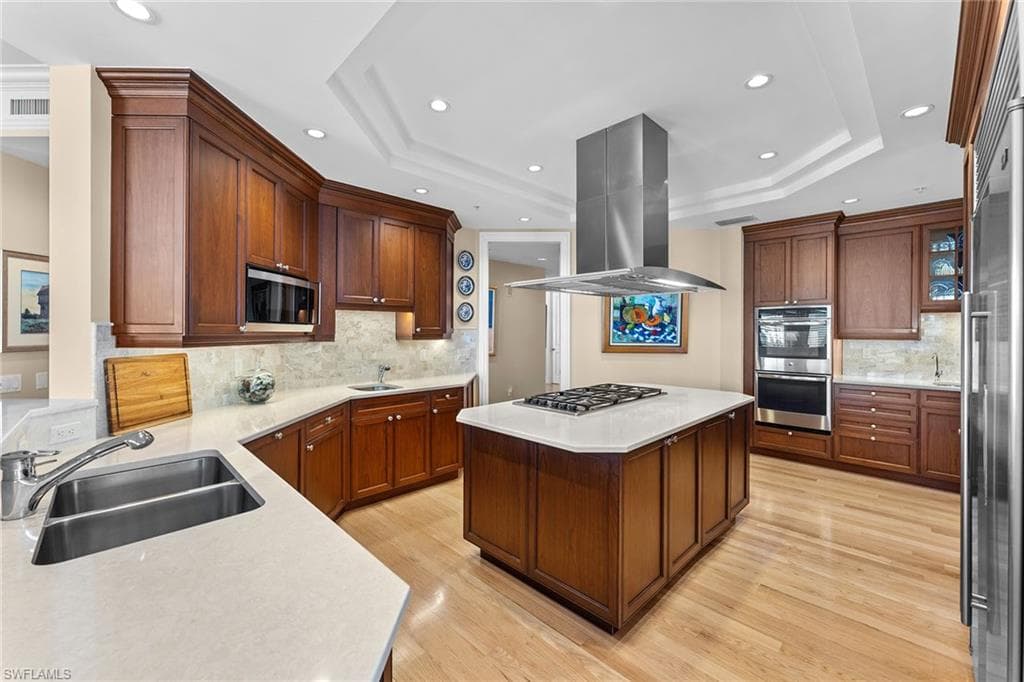 81 Seagate Dr 1103, Naples, FL 34103-18
