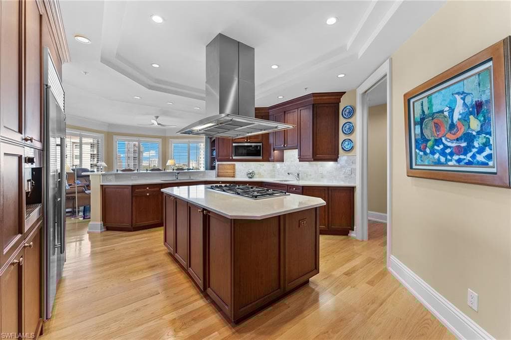 81 Seagate Dr 1103, Naples, FL 34103-19