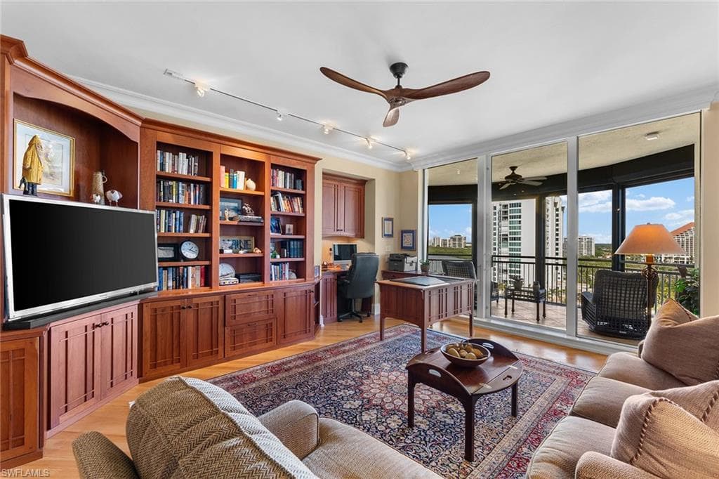 81 Seagate Dr 1103, Naples, FL 34103-23