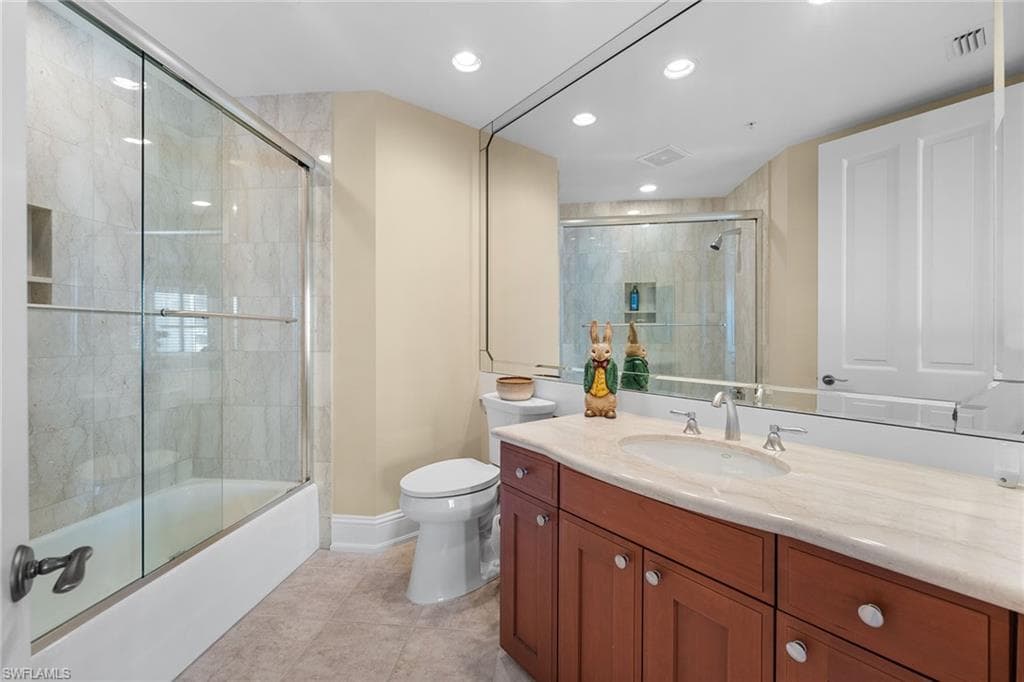 81 Seagate Dr 1103, Naples, FL 34103-27