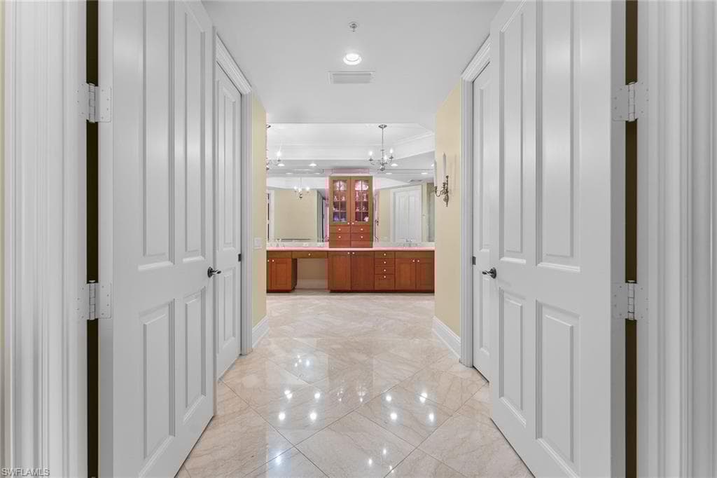 81 Seagate Dr 1103, Naples, FL 34103-30