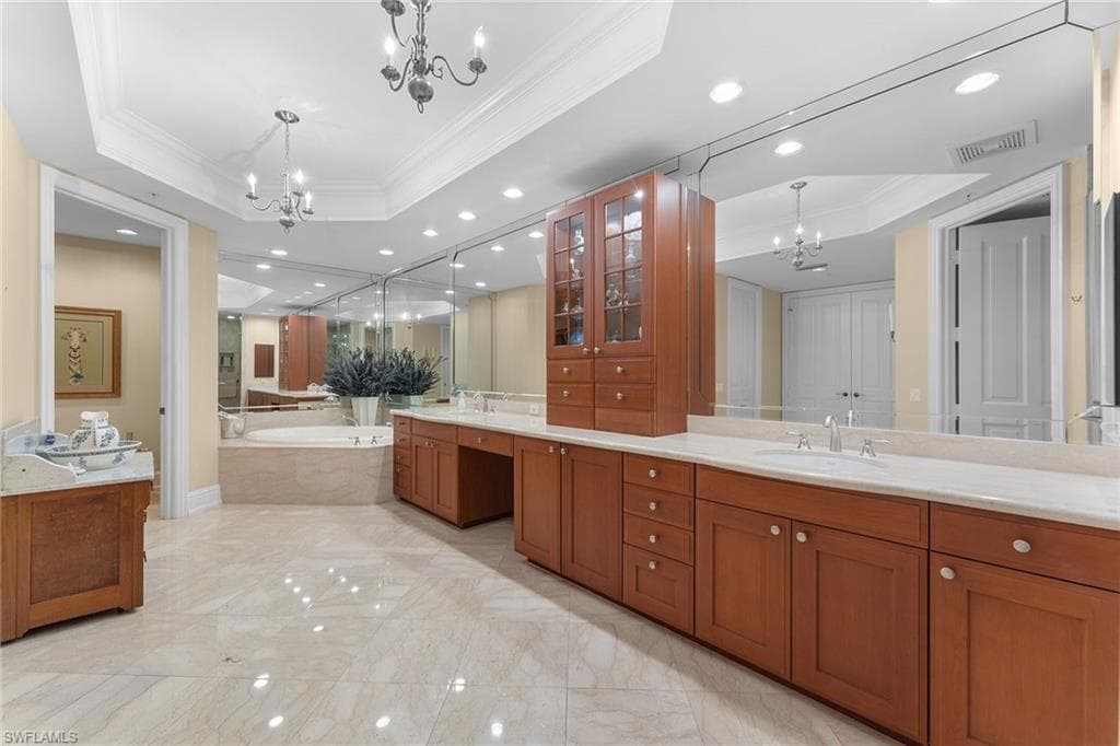 81 Seagate Dr 1103, Naples, FL 34103-31