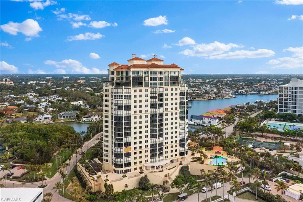 81 Seagate Dr 1103, Naples, FL 34103-33