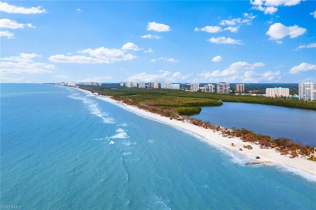 81 Seagate Dr 1103, Naples, FL 34103-36
