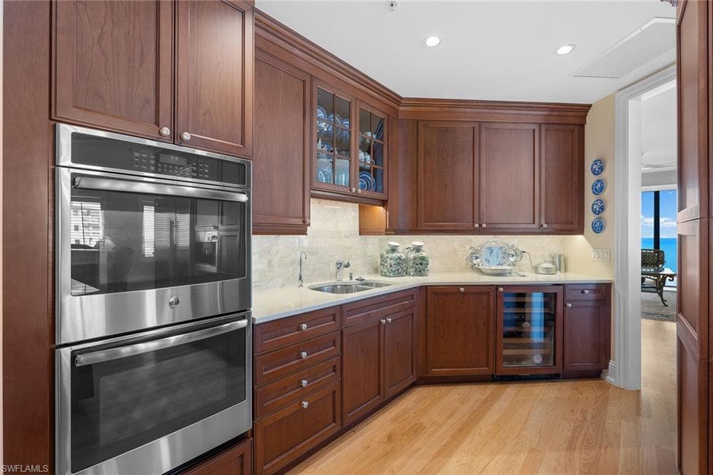 81 Seagate Dr 1103, Naples, FL 34103-42