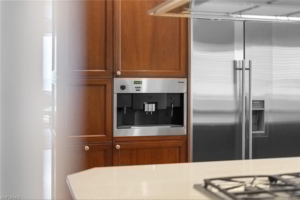 81 Seagate Dr 1103, Naples, FL 34103-44