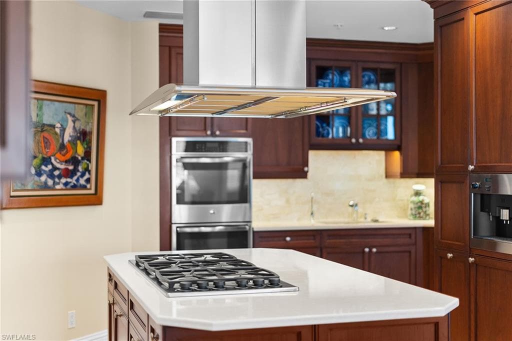 81 Seagate Dr 1103, Naples, FL 34103-45