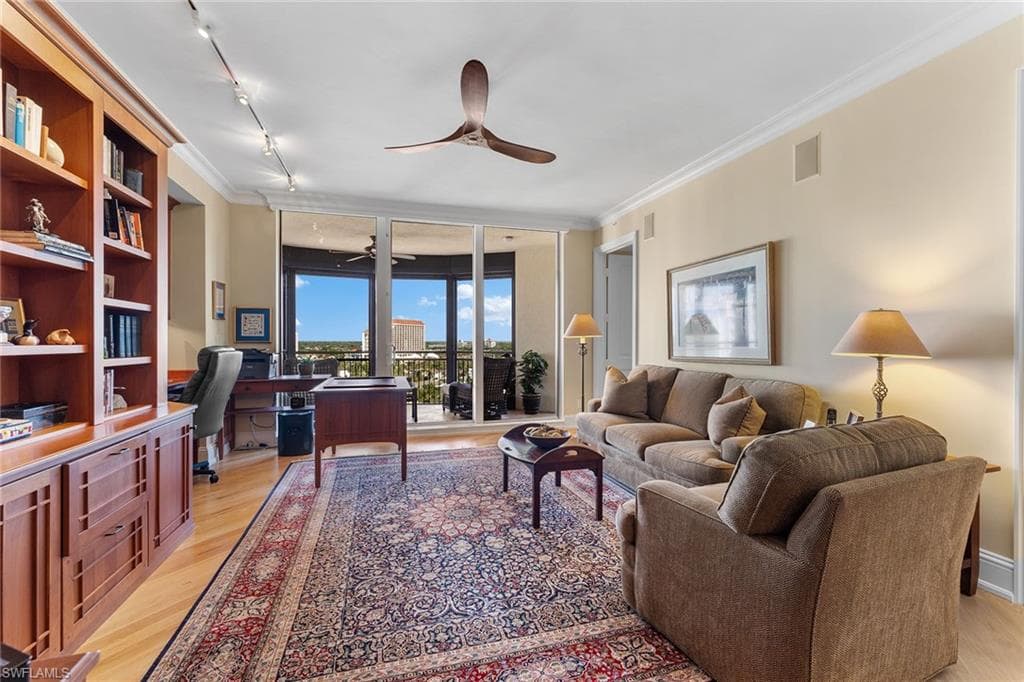 81 Seagate Dr 1103, Naples, FL 34103-47