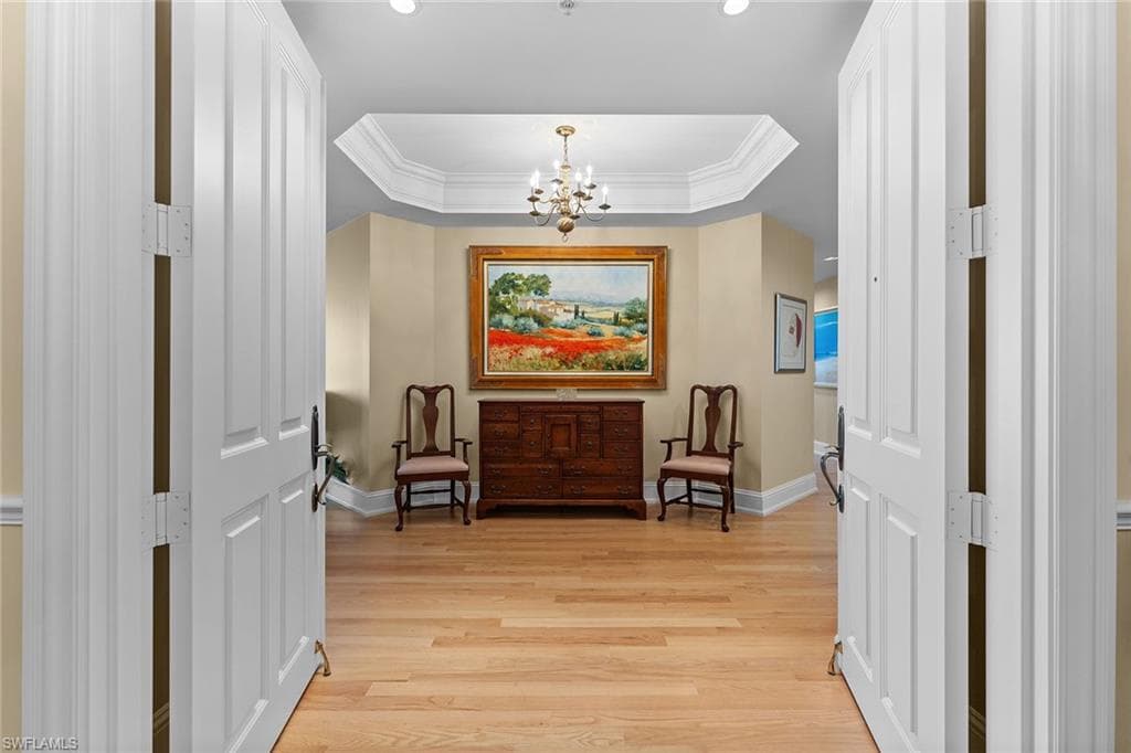 81 Seagate Dr 1103, Naples, FL 34103-4