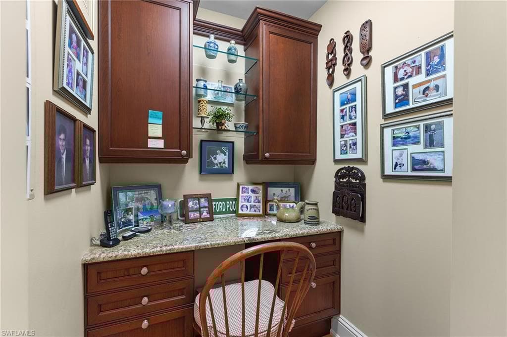 81 Seagate Dr 1103, Naples, FL 34103-49