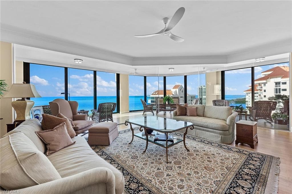 81 Seagate Dr 1103, Naples, FL 34103-5