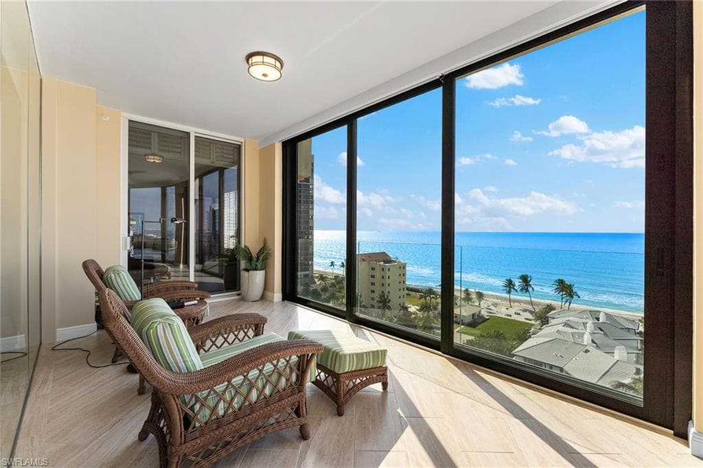 81 Seagate Dr 1103, Naples, FL 34103-6