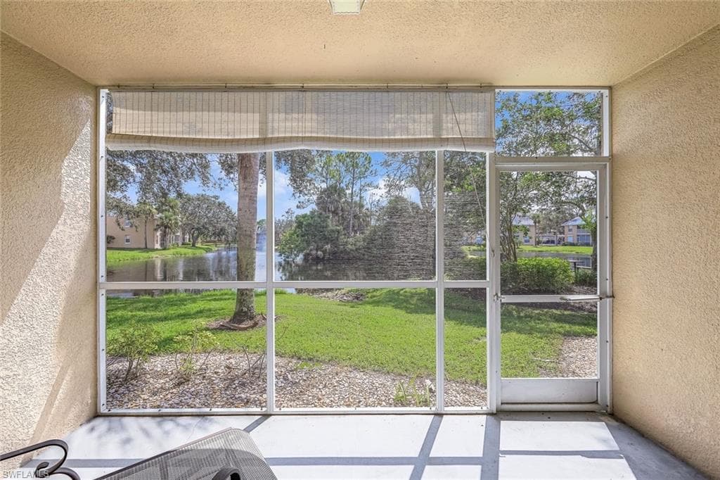 192 Pebble Shores Dr 104, Naples, FL 34110-25