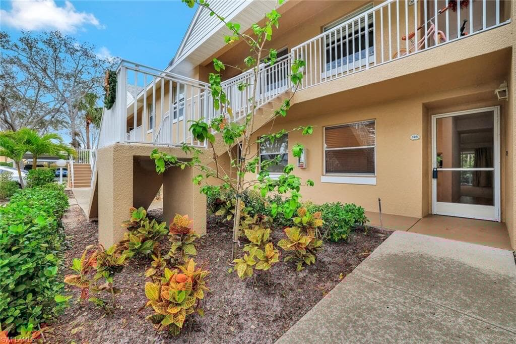 192 Pebble Shores Dr 104, Naples, FL 34110-26