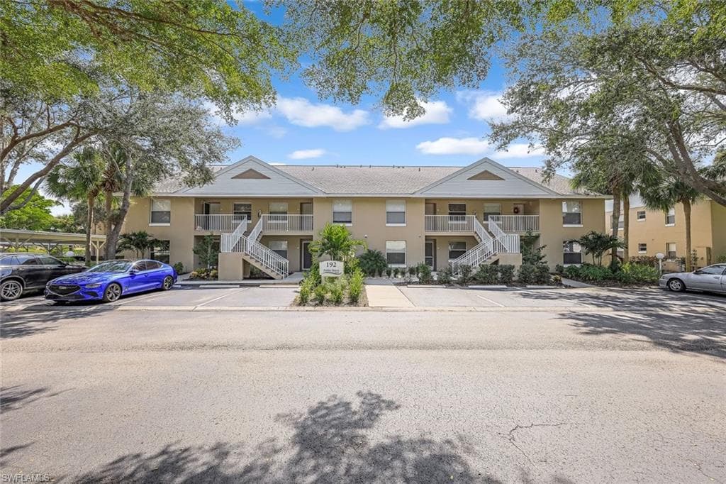 192 Pebble Shores Dr 104, Naples, FL 34110-27