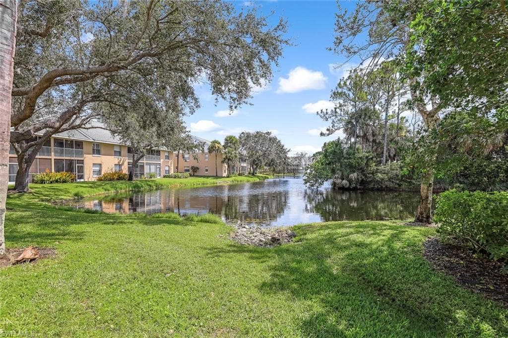 192 Pebble Shores Dr 104, Naples, FL 34110-29