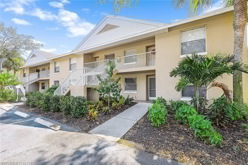 192 Pebble Shores Dr 104, Naples, FL 34110-5