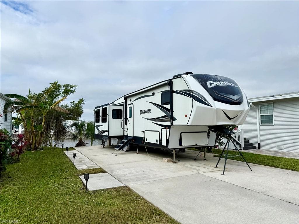 276 Bass Ln, Naples, FL 34114-1
