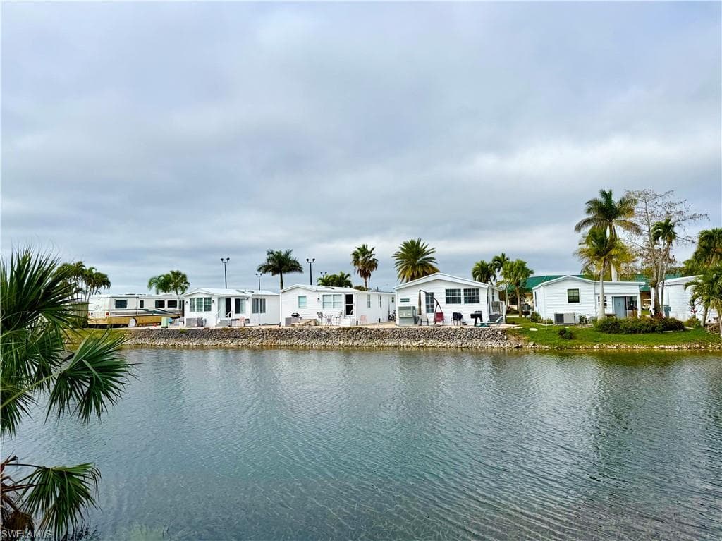 276 Bass Ln, Naples, FL 34114-3