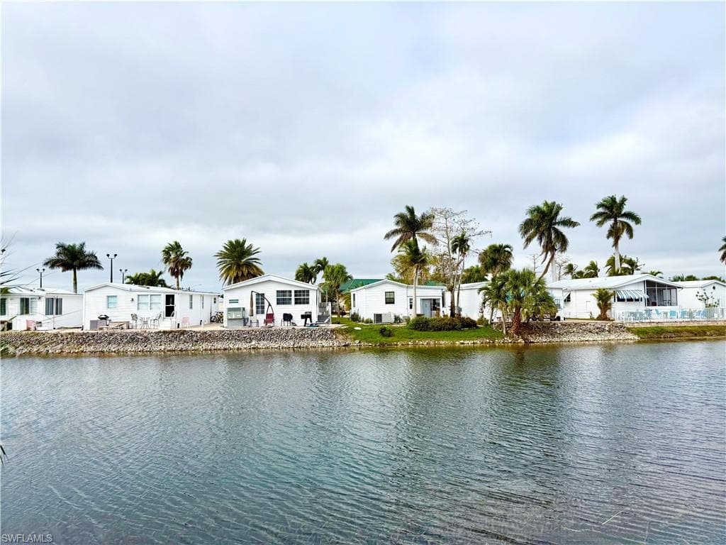 276 Bass Ln, Naples, FL 34114-4